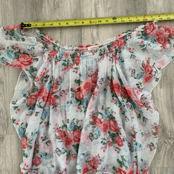 Need refund. Example of another off the shoulder shirt is on top to show proof - Picture 2 of 3